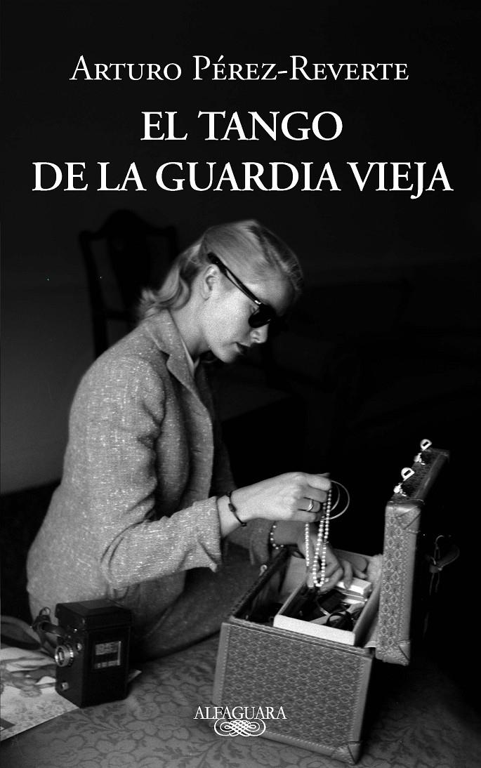 TANGO DE LA GUARDIA VIEJA, EL | 9788420413099 | PÉREZ-REVERTE, ARTURO | Llibreria Online de Tremp