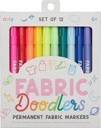 FABRIC DOODLERS-SET OF 12 (ROTULADORES PARA TELA PERMANTE) | 810078038740 | Llibreria Online de Tremp